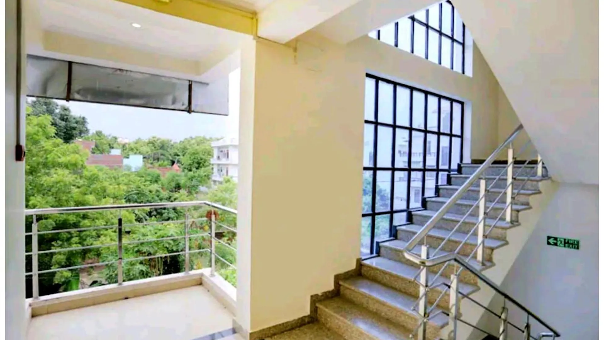 ****  Varanasi Hotel Luxuary Kashi Palace Heaven Near Kashi Vishwanath Temple - A Luxuary Hotel In Varanasi India